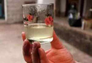白酒为什么会出现沉淀物? 白酒为什么会出现沉淀物?1.jpg