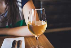 3.jpg 喝酒须有高尚情操,品酒常用的10种酒杯3.jpg
