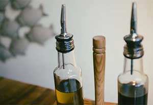 喝完的酒瓶能怎么处理？【好看使用酒瓶手工工艺品】