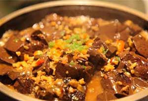 过年杀猪喝什么酒好?杀猪饭配酱香酒 过年杀猪喝什么酒好?杀猪饭配酱香酒 0.jpg