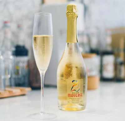 香槟酒是葡萄酒吗，香槟是法国特定产区生产的起泡葡萄酒