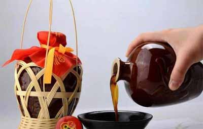 青红酒是什么酒，福建特产黄酒颜色青红口感极软1.jpg