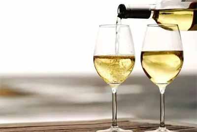 白葡萄酒杯、红酒杯、香槟酒杯各有什么特点？区别在哪里2.jpg