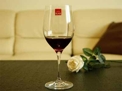 白葡萄酒杯、红酒杯、香槟酒杯各有什么特点？区别在哪里3.jpg