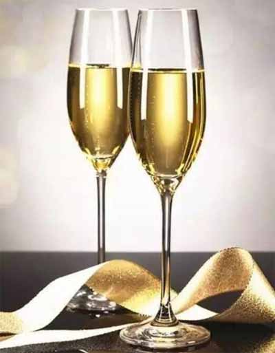 白葡萄酒杯、红酒杯、香槟酒杯各有什么特点？区别在哪里8.jpg