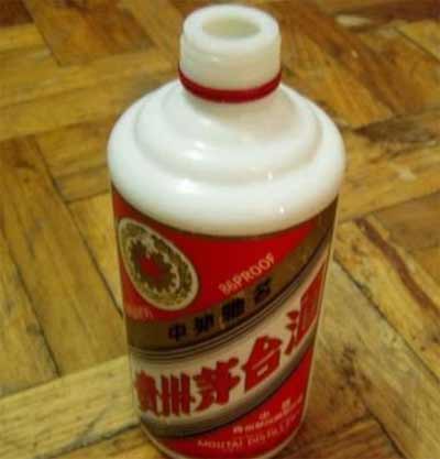 白酒开瓶后能放多久？最长能保存1年但要密封存放好