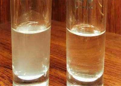 纯粮白酒的识别方法，瓶身有两处能表明纯粮酒身份5.jpg