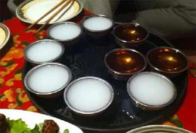 马奶酒好喝吗什么味道，中低度马奶酒好喝/高度如同喝白酒4.jpg