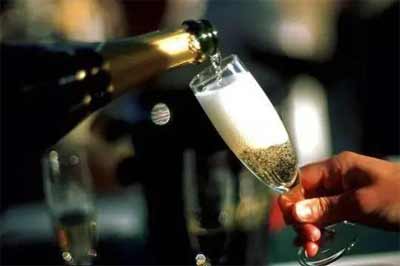 champagne是什么意思啊，是法国香槟酒颜值超高但喝起来不甜美5.jpg