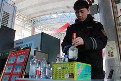 火车上可以带白酒吗，坐火车可以带50度以下一箱/50度以上两瓶3.jpg