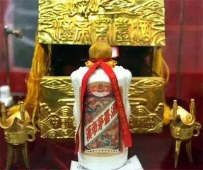 中国最贵的酒，1935年的赖茅酒售价1070万元成白酒之王2.jpg