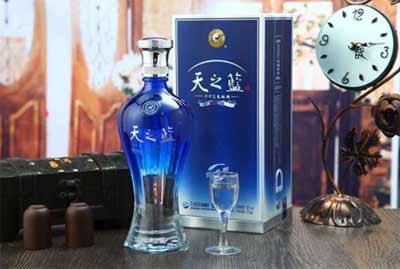 洋河天之蓝酒价格表和图片，外观上档次口感更绵柔的中档浓香酒3.jpg