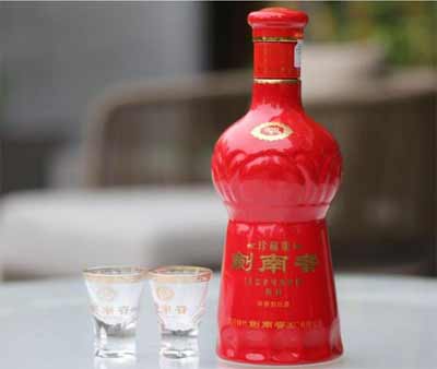 剑兰春酒价格表52度 浓香型白酒，剑南春名气下降品质不变有档次3.jpg