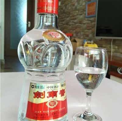 剑兰春酒价格表52度 浓香型白酒，剑南春名气下降品质不变有档次4.jpg