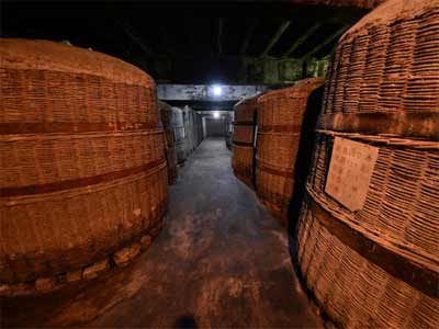 酒海是什么东西，特殊的大型白酒容器只能装酒不能装水4.jpg