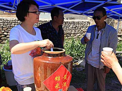 端午节喝雄黄酒的来历，为避免蛇虫的伤害但同时也具有毒性2.jpg