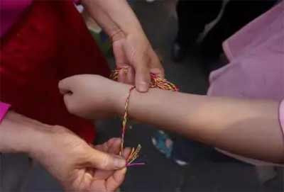 端午节喝雄黄酒的来历，为避免蛇虫的伤害但同时也具有毒性4.jpg