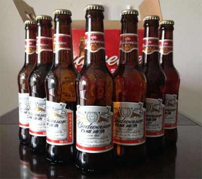 嘉士伯和百威哪个好，百威啤酒没有特色但嘉士伯啤酒更水3.jpg