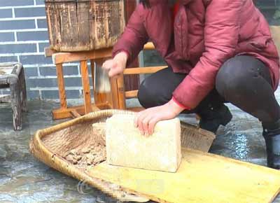 黄酒是怎么酿造出来的，传统酿造方式详解让你在家就能做3.jpg