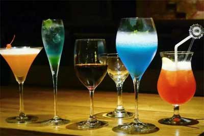 混合酒是什么意思，不同种类不同度数的酒混合一杯就醉2.jpg