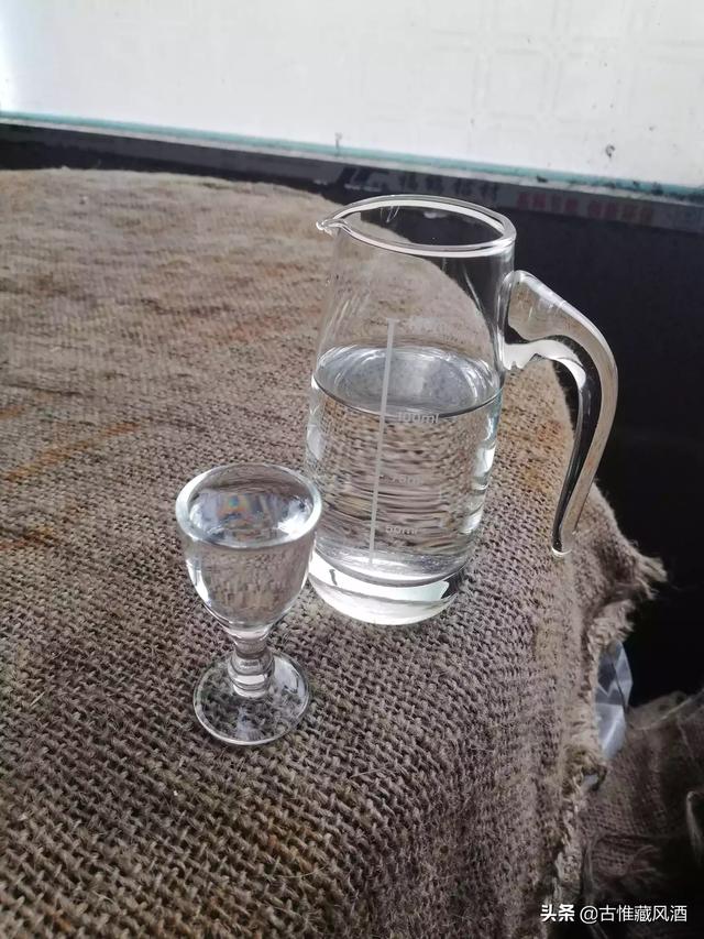 白酒降度，就是兑水稀释那么简单吗？