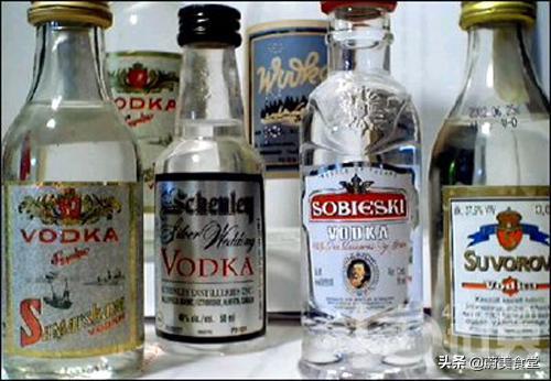 同样都是白的，俄罗斯的伏特加和我国的白酒，究竟有什么区别？