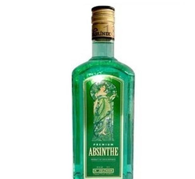 世界上最火辣的白酒有哪些？最高度数竟然96度，喝酒时请勿吸烟
