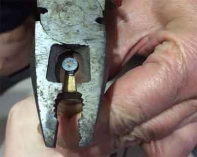 开红酒没有开瓶器怎么办，4种方法轻松快速取出橡木塞2.jpg