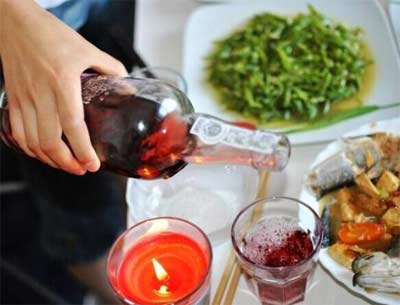 餐前开胃酒是什么酒有哪些，属于加香配制酒金巴利味美思最常见2.jpg