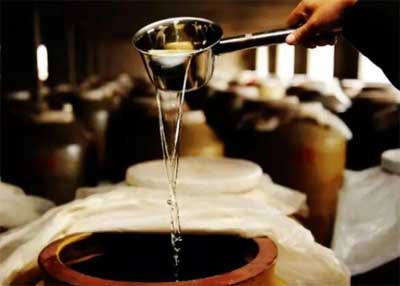 一斤60度白酒加多少水是52度，理论兑770ml水即可但实际不靠谱2.jpg
