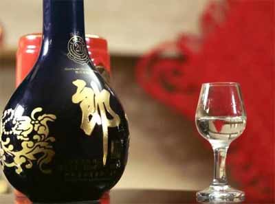 国窖1573和青花郎对比哪个收藏好？4.jpg