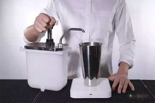君度力娇酒兑什么好喝【樱桃茶饮制作配方】3.jpg