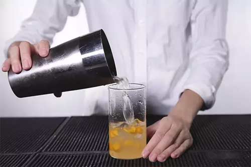 君度力娇酒兑什么好喝【樱桃茶饮制作配方】9.jpg