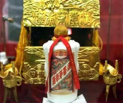 中国最贵的酒是什么酒，多少钱一瓶——1935年的赖茅酒售价1070万元成白酒之王2.jpg