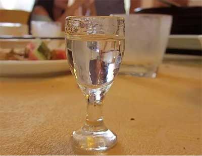 清酒和白酒有什么区别——清酒度数低口感清冽/白酒度数高比较冲