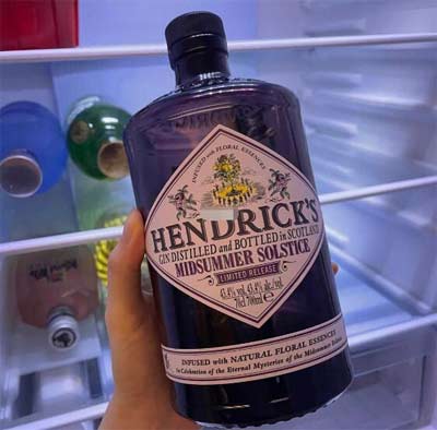 亨利爵士夏至金酒的特别之处——特殊蒸馏器加软水打造的馥郁花香