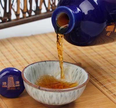 黄酒喝半甜还是半干好，初饮者或女生推荐冰饮半甜口感更甜美