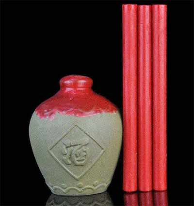 酒坛子用蜡怎么密封，先裹一层牛皮纸再浇筑避免污染酒体2.jpg
