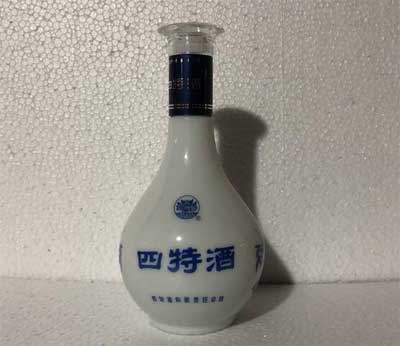四特酒四大特点，特殊的原料和传统工艺令其具备一口三香特点1.jpg