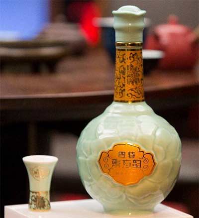江西出名的酒是什么酒，特香型四特酒和最贵的光瓶李渡高粱酒1.jpg