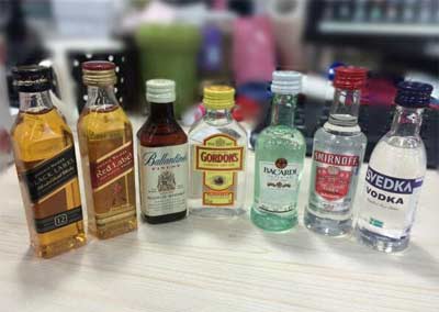 小瓶迷你洋酒是真酒吗，基本都是真的因为酒版造假成本高市场小1.jpg