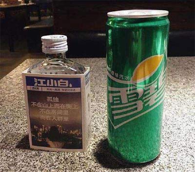情人的眼泪是什么酒，是江小白兑雪碧调配而成的鸡尾酒