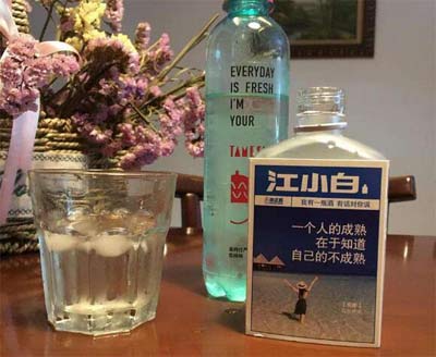 情人的眼泪是什么酒，是江小白兑雪碧调配而成的鸡尾酒2.jpg