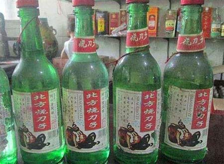 烧刀子是什么酒，是东北特产高粱酒度数高达80度喝起来似火烧1.jpg