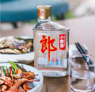 小郎酒100毫升多少钱一瓶，20元左右的兼香小酒喝起来很顺滑1.jpg