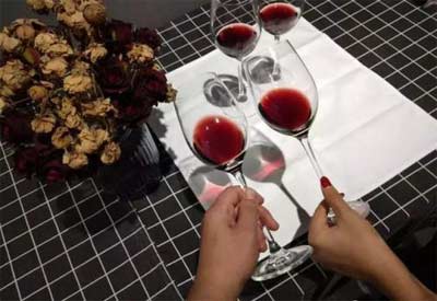 红葡萄酒中多元酚有什么作用
