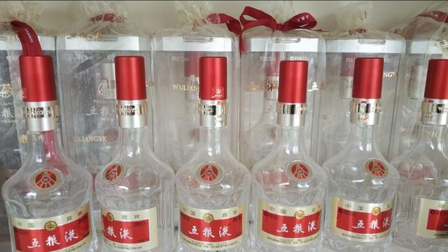 想开一个白酒加盟店，加盟那个比较好？