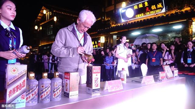 白酒代理风险小利润低，白酒贴牌风险大利润高，经销商何去何从