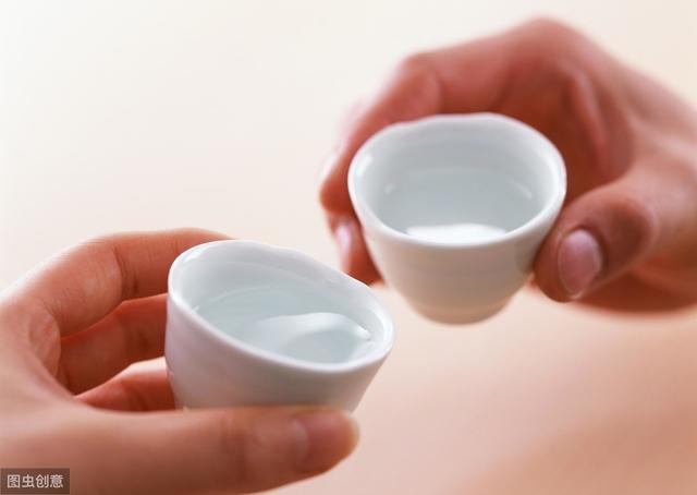 白酒代理风险小利润低，白酒贴牌风险大利润高，经销商何去何从