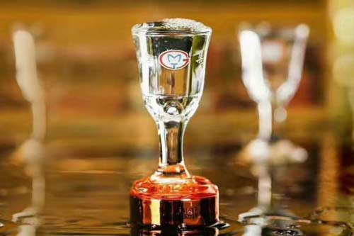 为何喝酱香型白酒都喜欢用茅台杯